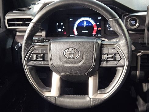 Used 2025 Toyota 4Runner SR5 AWD/4WD image 26