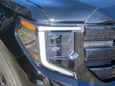 Used 2023 GMC Sierra 1500 Elevation image 2