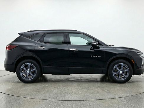 Used 2025 Chevrolet Blazer LT image 11