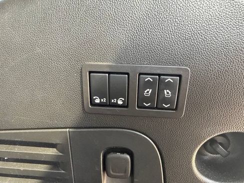 Used 2017 GMC Yukon Denali w/ Open Road Package AWD/4WD image 13