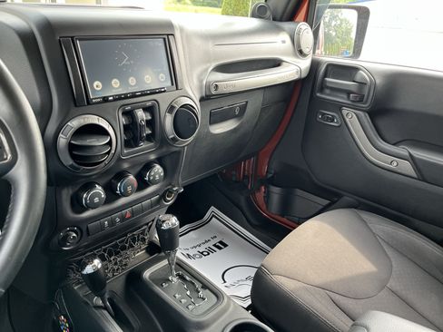 Used 2014 Jeep Wrangler Unlimited Sport w/ Quick Order Package 24S AWD/4WD image 27