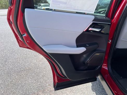 New 2025 Mitsubishi Outlander SE image 28