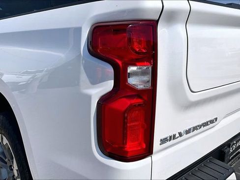 Used 2024 Chevrolet Silverado 1500 High Country w/ Technology Package AWD/4WD image 30