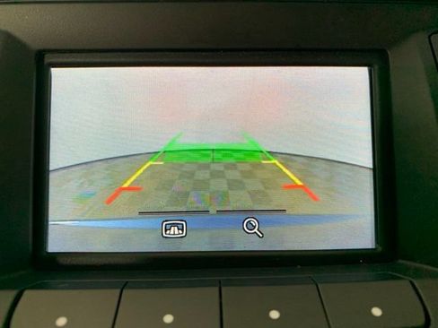 Used 2018 Ford Taurus SEL FWD image 4