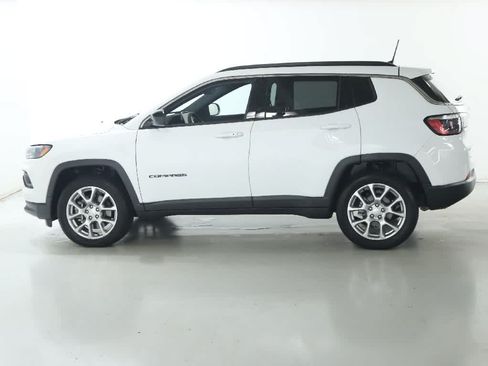 Used 2024 Jeep Compass Latitude AWD/4WD image 32