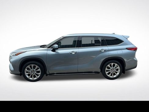 Used 2021 Toyota Highlander Limited FWD image 2