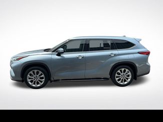 Used 2021 Toyota Highlander Limited FWD video 2