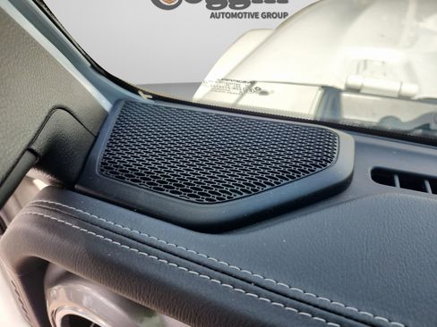 Used 2019 Jeep Wrangler Unlimited Sahara image 26