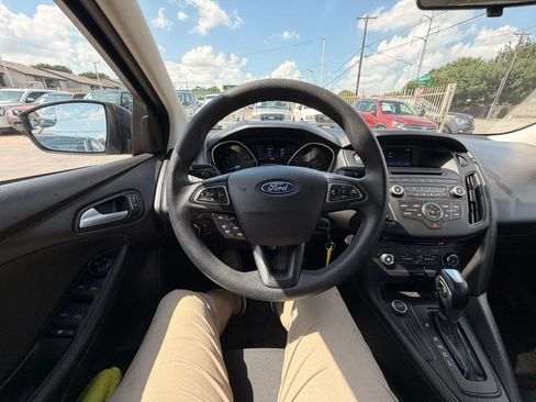 Used 2016 Ford Focus SE FWD image 40