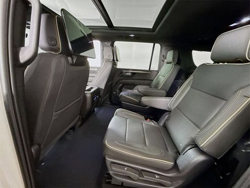New 2025 Chevrolet Suburban Premier image 20