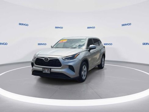 Used 2023 Toyota Highlander L FWD image 3