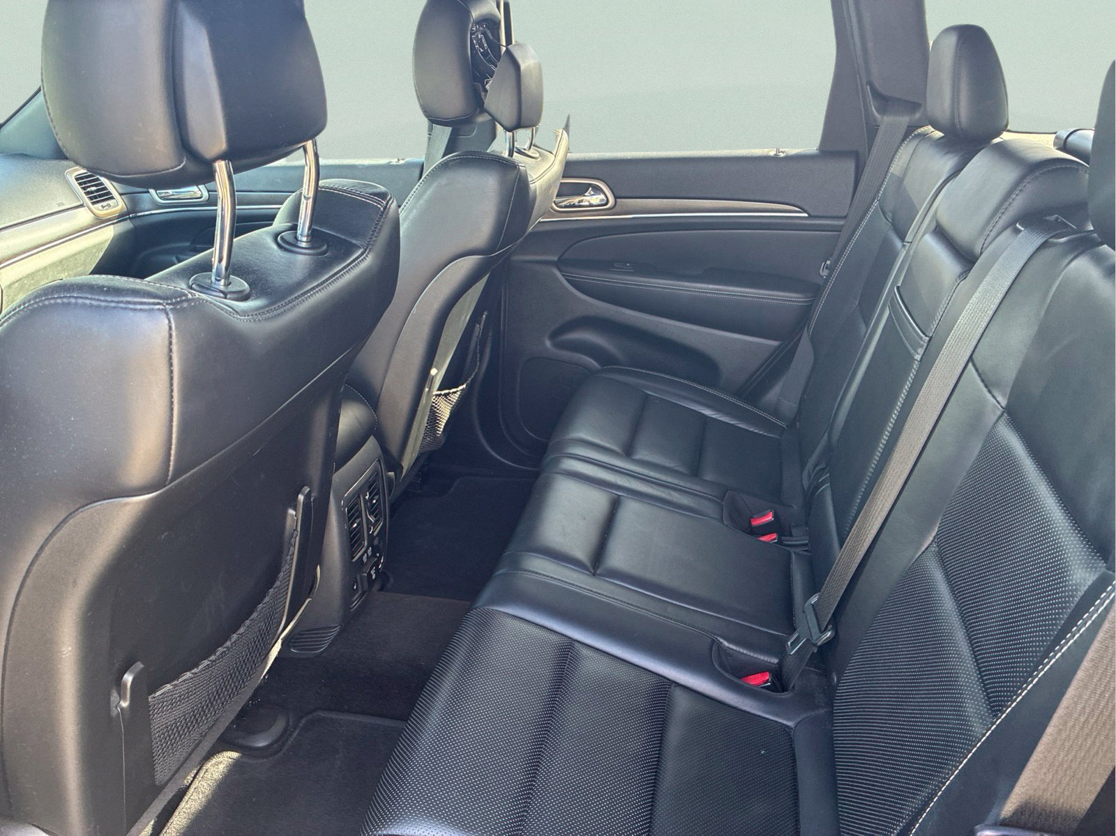 Used 2014 Jeep Grand Cherokee Limited w/ Luxury Group II AWD/4WD image 9