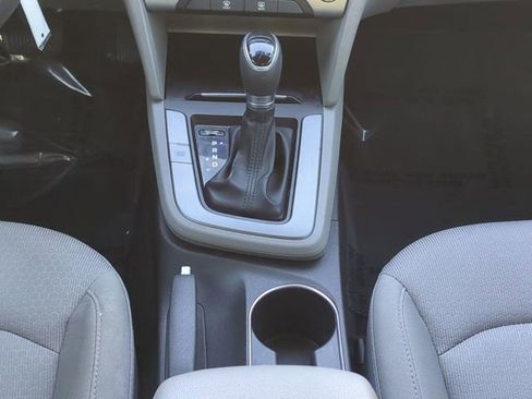 Used 2017 Hyundai Elantra SE image 18