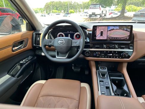 New 2026 Nissan Pathfinder Platinum FWD image 23