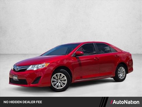 Used 2014 Toyota Camry LE FWD image 1