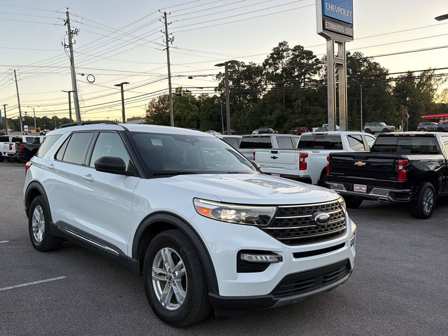 Used 2020 Ford Explorer XLT w/ Equipment Group 202A RWD image 4