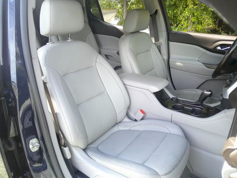 Used 2017 GMC Acadia SLT image 51