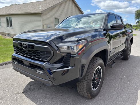 Used 2024 Toyota Tacoma TRD Off-Road AWD/4WD image 7