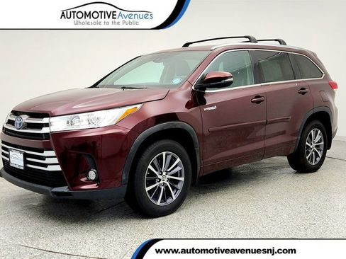 Used 2018 Toyota Highlander XLE image 1