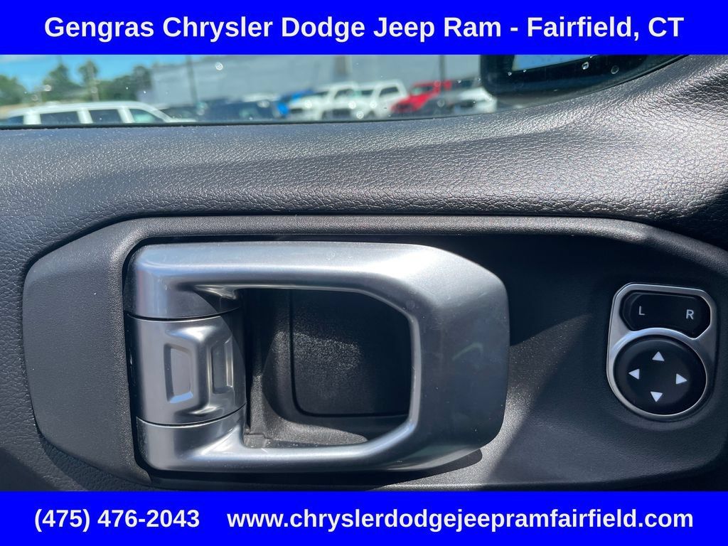 Certified 2024 Jeep Wrangler Unlimited w/ Convenience Group AWD/4WD image 41
