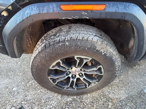 Used 2024 GMC Canyon AT4 w/ AT4 Premium Package AWD/4WD image 6