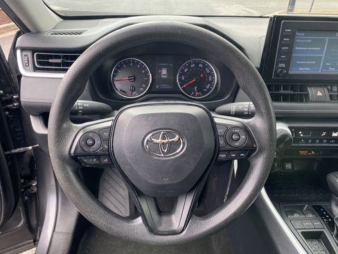 Used 2019 Toyota RAV4 LE image 9