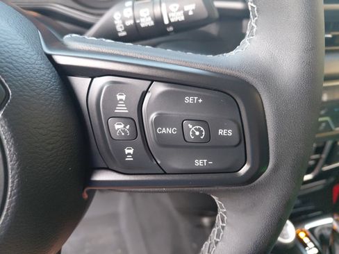 Used 2025 Jeep Wrangler Unlimited Sport AWD/4WD image 6