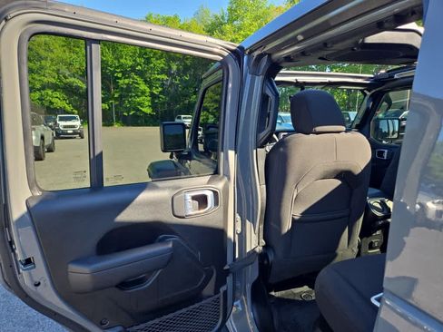 Used 2023 Jeep Wrangler Unlimited w/ Sun & Screen Package AWD/4WD image 31