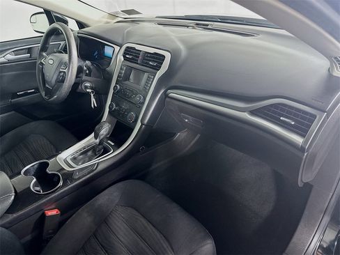 Used 2016 Ford Fusion SE image 29