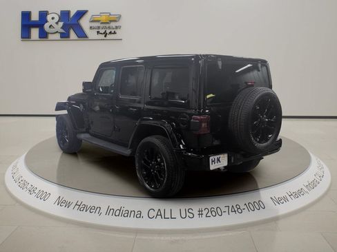 Used 2023 Jeep Wrangler Unlimited Sahara AWD/4WD image 4
