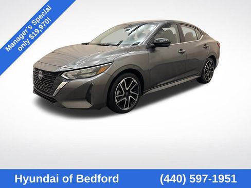 Used 2025 Nissan Sentra SR FWD image 1