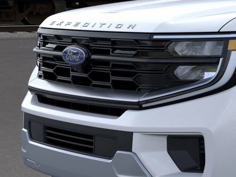 New 2025 Ford Expedition Max Platinum w/ Driver's Package image 17