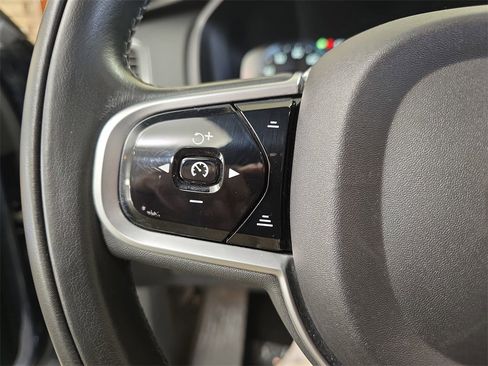 Used 2019 Volvo XC90 T6 Momentum w/ Advanced Package image 20