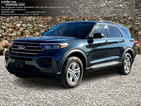 Used 2023 Ford Explorer XLT image 1