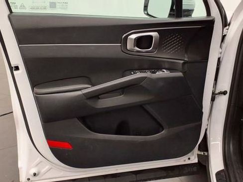 Used 2024 Kia Sorento S image 18