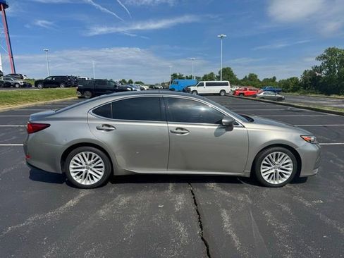 Used 2018 Lexus ES 350 w/ Luxury Package w/Wood Trim FWD image 2
