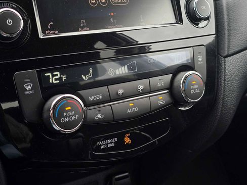 Used 2020 Nissan Rogue SV image 28