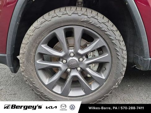 Used 2021 Jeep Grand Cherokee Laredo X AWD/4WD image 11