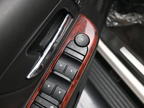 Used 2014 Cadillac Escalade ESV Premium image 31