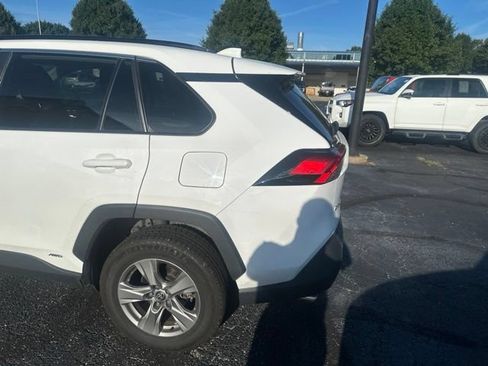 Used 2024 Toyota RAV4 XLE AWD/4WD image 5