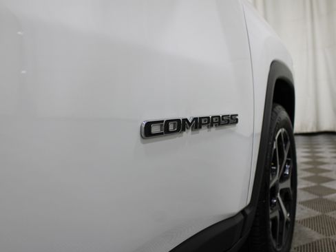 Used 2025 Jeep Compass Limited AWD/4WD image 27