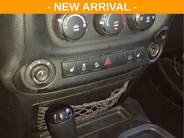 Used 2012 Jeep Wrangler Unlimited Rubicon w/ Connectivity Group AWD/4WD image 20