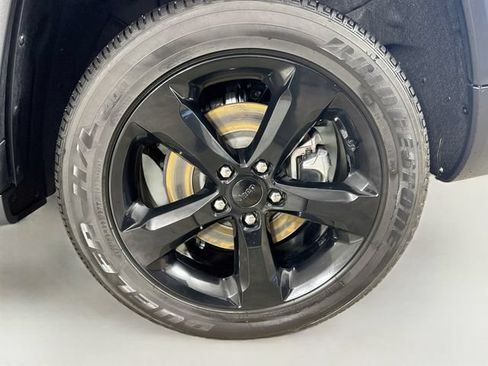 Used 2024 Jeep Grand Cherokee L Altitude AWD/4WD image 37
