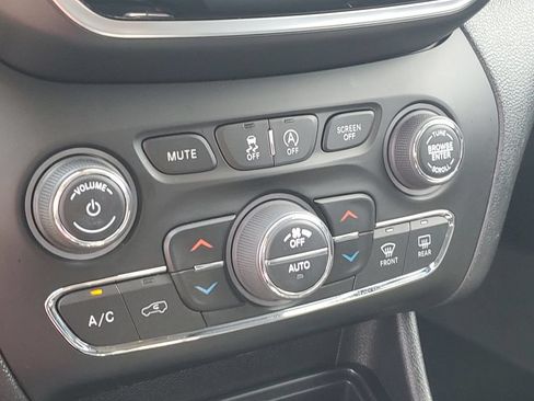 Used 2020 Jeep Cherokee Limited AWD/4WD image 15