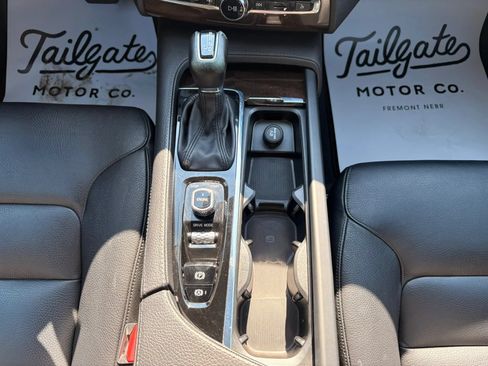 Used 2016 Volvo XC90 T6 Momentum w/ Momentum Plus Package AWD/4WD image 26