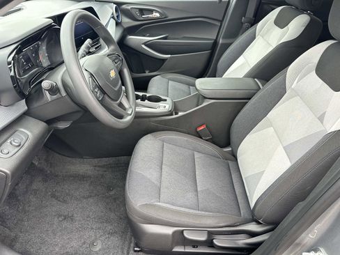 Certified 2024 Chevrolet Trax LS w/ LS Convenience Package FWD image 18