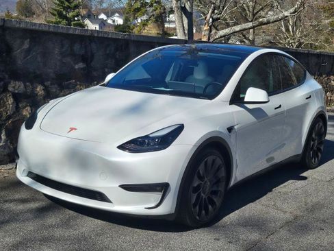 Used 2023 Tesla Model Y Performance image 14
