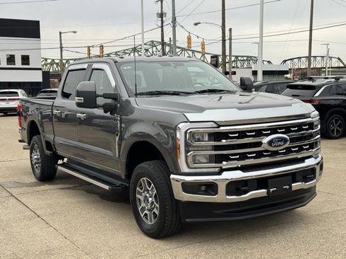 Used 2023 Ford F250 Lariat w/ FX4 Off-Road Package image 7