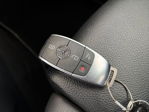 Used 2025 Mercedes-Benz GLB 250 image 22