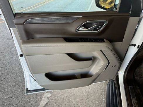 Used 2021 GMC Yukon XL SLT w/ Rear Media and Nav Package image 10